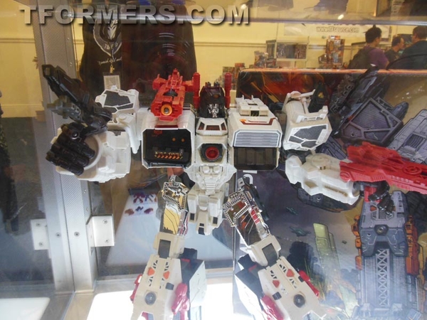 BotCon 2013   Transformers SDCC Images Gallery Metroplex, G1 5 Pack, Shockwaves' Lab  (47 of 101)